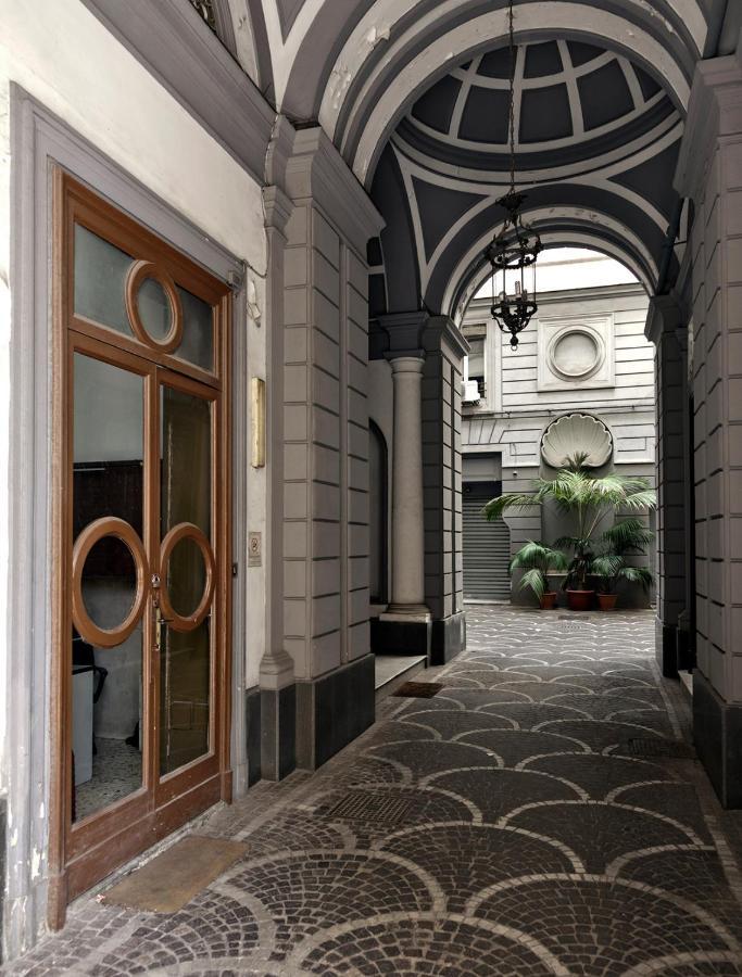 Elegant Apartment At Chiaia By Wonderful Italy Неаполь Экстерьер фото